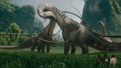 In der wilden Natur im Süden von Thailand konnten die Dinosaurier aus „Jurassic World: Die Wiedergeburt“ perfekt in Szene gesetzt werden. (Foto: -/Universal Studios/dpa)