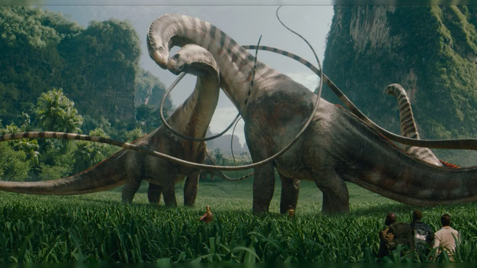 In der wilden Natur im Süden von Thailand konnten die Dinosaurier aus „Jurassic World: Die Wiedergeburt“ perfekt in Szene gesetzt werden. (Foto: -/Universal Studios/dpa)