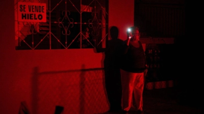 Wegen der Energiekrise müssen die Kubaner seit Jahren täglich stundenlang ohne Elektrizität auskommen. (Archivbild) (Foto: Ramon Espinosa/AP/dpa)