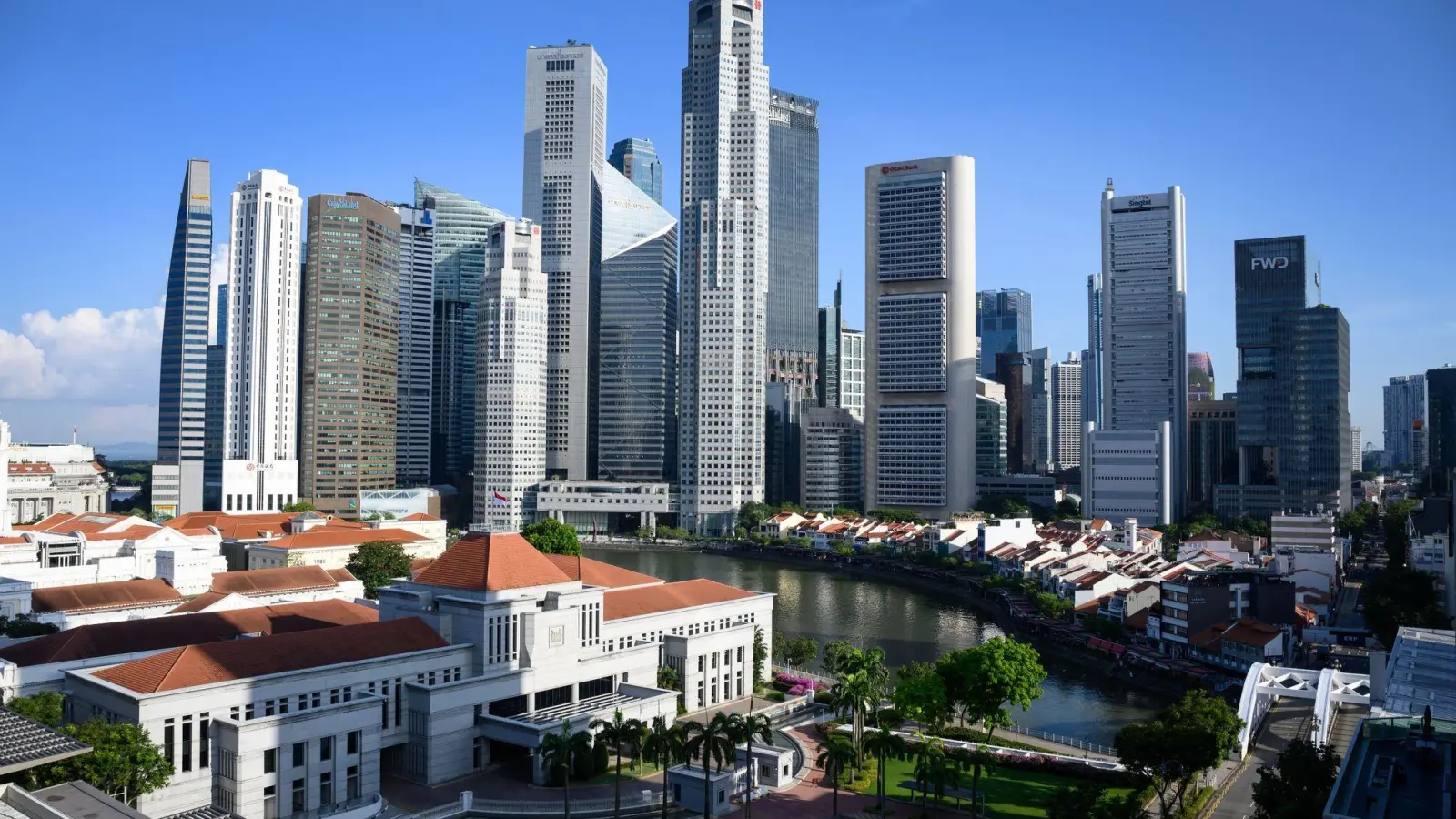 Die Skyline von Singapur. Der Stadtstaat hat extrem strenge Drogengesetze. (Foto: Bernd von Jutrczenka/dpa)