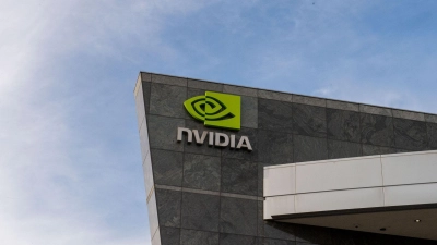 Nvidia profitiert vom KI-Boom, weil Chipsysteme des Konzerns die Hauptrolle in Rechenzentren für Künstliche Intelligenz spielen. (Archivbild) (Foto: Andrej Sokolow/dpa)