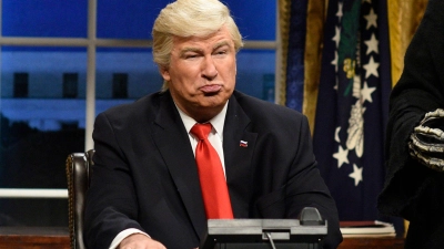 Politische Comedy war immer Teil von „Saturday Night Live“. Niemand war häufiger zu Gast als Alec Baldwin – hier als Donald Trump. (Foto: picture alliance / Will Heath/NBC/AP/dpa)