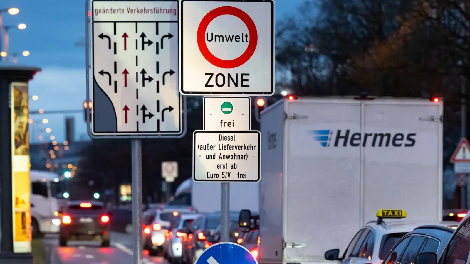 Zum ersten Mal wurde der Stickstoffdioxid-Grenzwert überall in Bayern unterschritten. (Symbolbild) (Foto: Sven Hoppe/dpa)