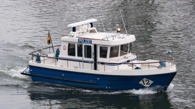 Polizeibeamte, Rettungskräfte und Feuerwehrleute waren bei der Bergung vor Ort. (Symbolbild) (Foto: Armin Weigel/dpa)