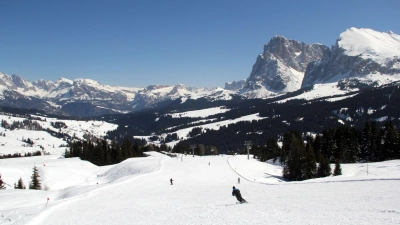 Wintersport im Urlaub: Wer in Italien Ski fährt, braucht neuerdings eine private Haftpflichtversicherung. (Foto: Verena Wolff/dpa-tmn)