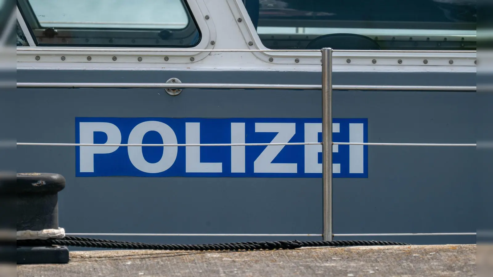 Die Wasserschutzpolizei Bamberg ermittelt nun. (Symbolbild) (Foto: Stefan Sauer/dpa)