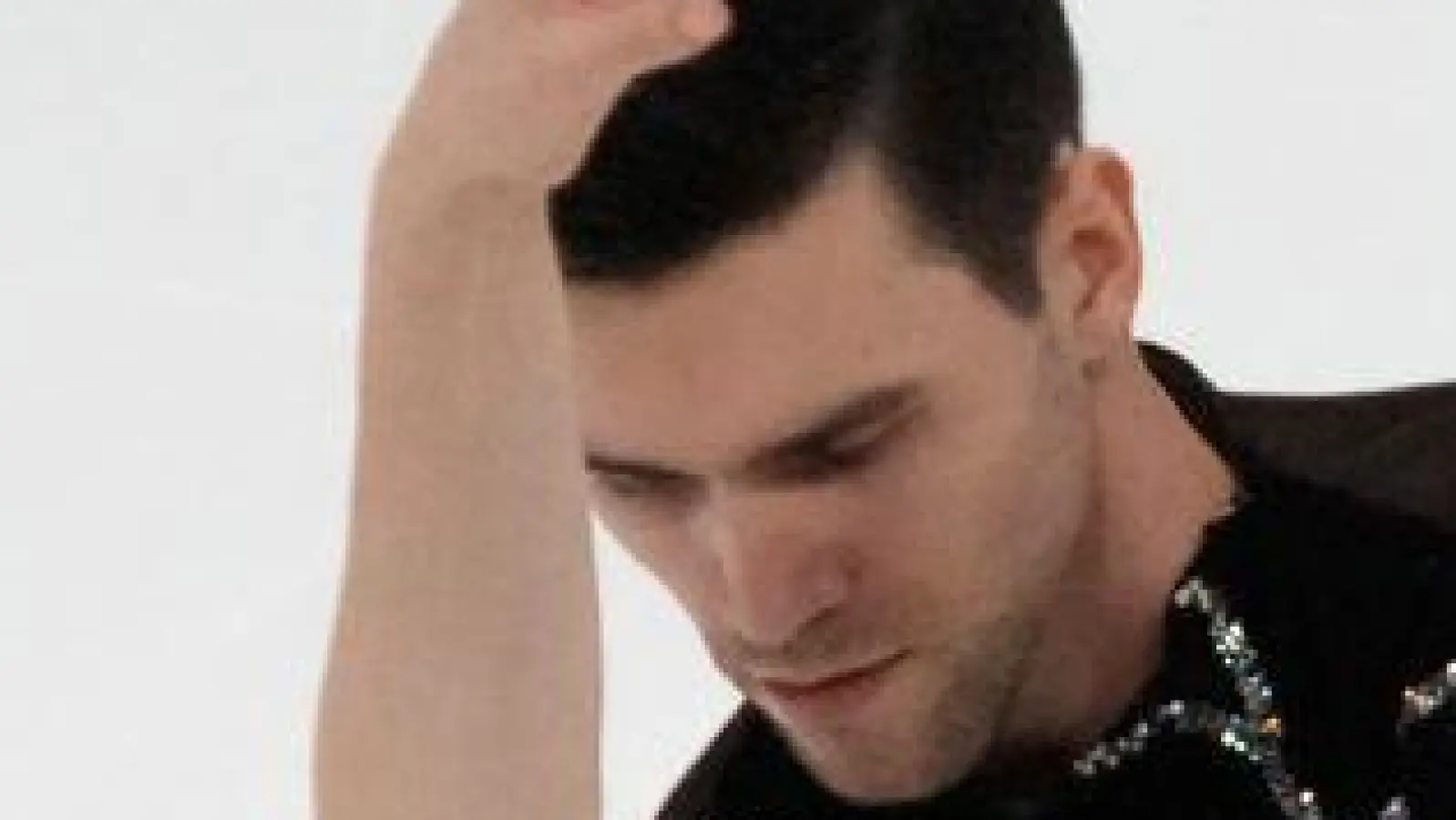 Minerva Hase (l) und Nikita Volodin liegen nach dem Kurzprogramm bei der Nebelhorn Trophy in Oberstdorf auf Platz zwei. (Foto: Sergei Grits/AP/dpa)