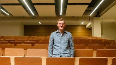 Der ehemalige Skispringer und jetzige Moderator Severin Freund hat in Ansbach studiert und kam nun zum „Homecoming Day” zurück und hielt einen Vortrag. (Foto: Evi Lemberger)