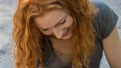 Hunde benötigen im Sommer stets frisches Wasser und sollten auch unterwegs regelmäßig trinken können. (Foto: Christin Klose/dpa-tmn)