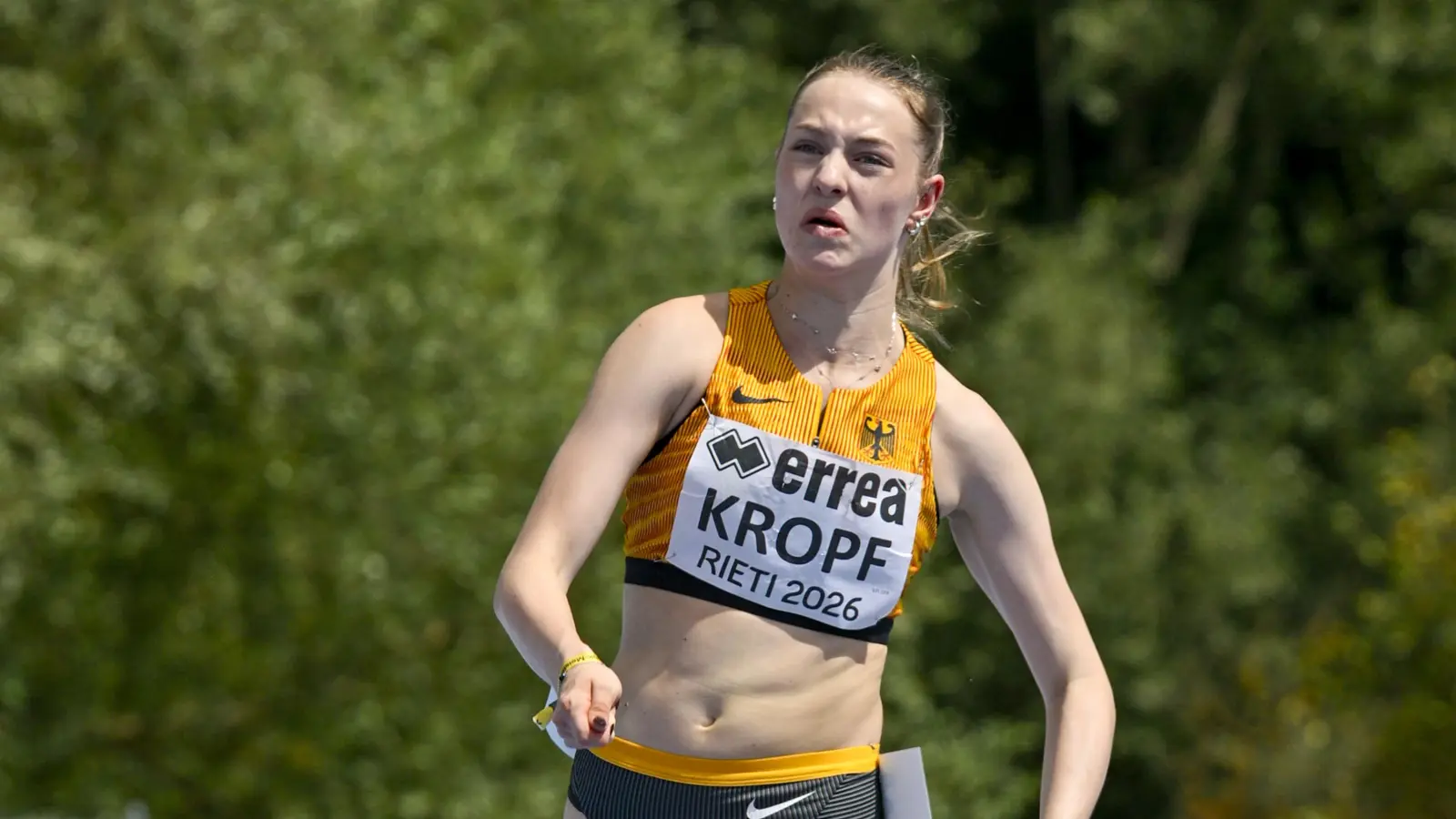 Im Trikot mit dem Bundesadler: Sanja Kropf beim Vorlauf über 200 Meter in Rieti. (Foto: Jan Papenfuss)