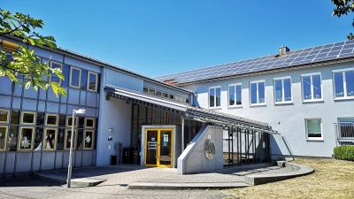 Die Grundschule Dombühl soll einen Anbau bekommen. Hintergrund ist das Näherrücken des Rechtsanspruchs in Sachen Ganztagesbetreuung. (Archivbild: Jürgen Binder)