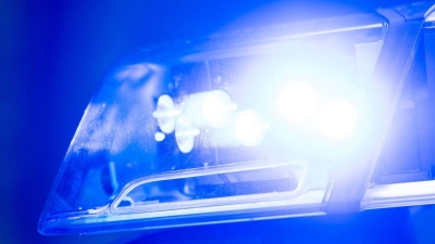 Gegen die 47-Jährige ermittelt die Polizei unter anderem wegen Körperverletzung, Beleidigung und Widerstand gegen Vollstreckungsbeamte. (Foto: Lino Mirgeler/dpa)