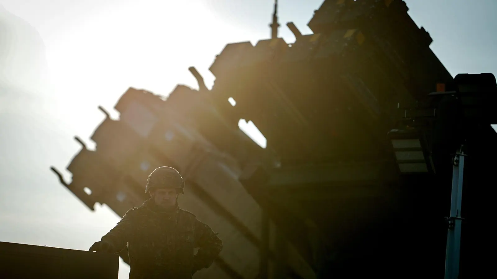 Nach dem Eindringen russischer Drohnen in den Luftraum der Nato will die Nato die Schutzmaßnahmen an der Ostflanke noch einmal verbessern. (Archivbild) (Foto: Kay Nietfeld/dpa)
