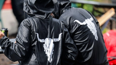 Nach vier Tagen endet das Heavy-Metal-Festival in Wacken.  (Foto: Frank Molter/dpa)