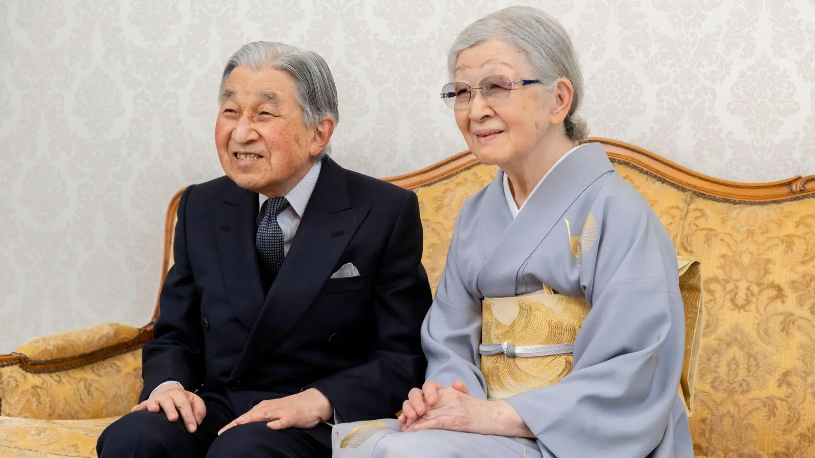 Japans frühere Kaiserin Michiko wird 90 Jahre alt. Ihr Mann, Ex-Kaiser Akihito, macht sich um sie Sorgen. (Archivbild) (Foto: Uncredited/Imperial Household Agency via AP/dpa)