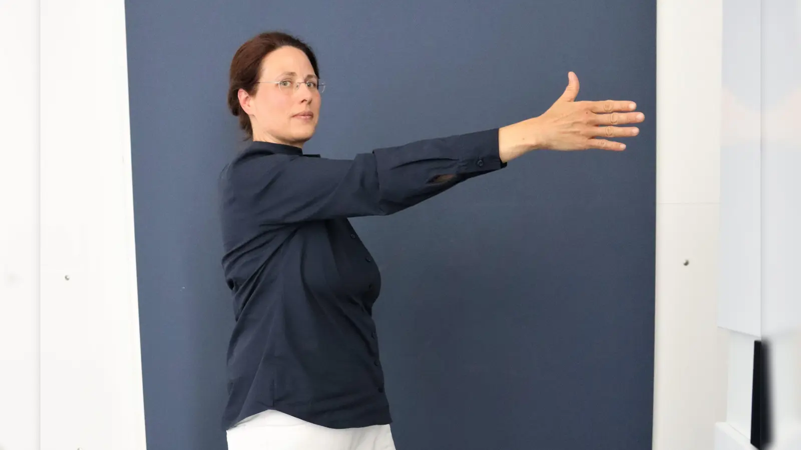 Dr. Kathrin Merk bringt sich auf der Matte in Position. (Foto: A. Müller)