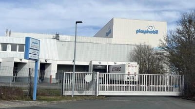 Wo früher Playmobil produzierte, sollen ab Juli andere Unternehmen einziehen. Über eine Internetbörse wird das Betriebsgelände zur Vermietung angeboten. (Archivbild: Yvonne Neckermann)