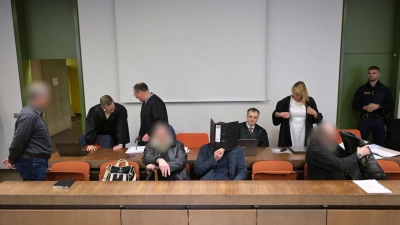 Vier Männer stehen derzeit vor Gericht. (Foto: Malin Wunderlich/dpa)