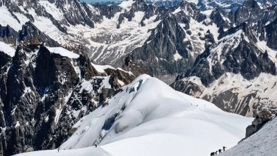 Wer zum Mont Blanc aufsteigen möchte, sollte die richtige Route wählen. Rettungskräfte warnen etwa vor dem „Weg der Plateaus“. (Foto: Sachelle Babbar/ZUMA Wire/dpa)