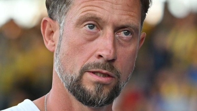 Eintracht-Coach Lars Kornetka und sein Team sind wieder auf dem Boden der Tatsachen angekommen. (Foto: Swen Pförtner/dpa)