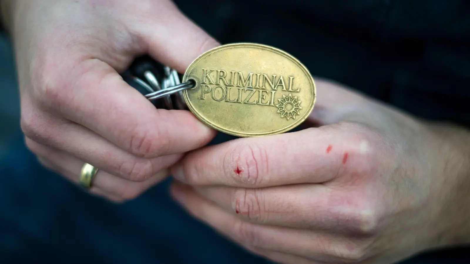 Auf der Rastanlage Frankenhöhe Nord entblößte sich ein Unbekannter vor einer Frau. Die Kriminalpolizei bittet um Mithilfe. (Foto: Sina Schuldt/dpa/dpa-tmn)