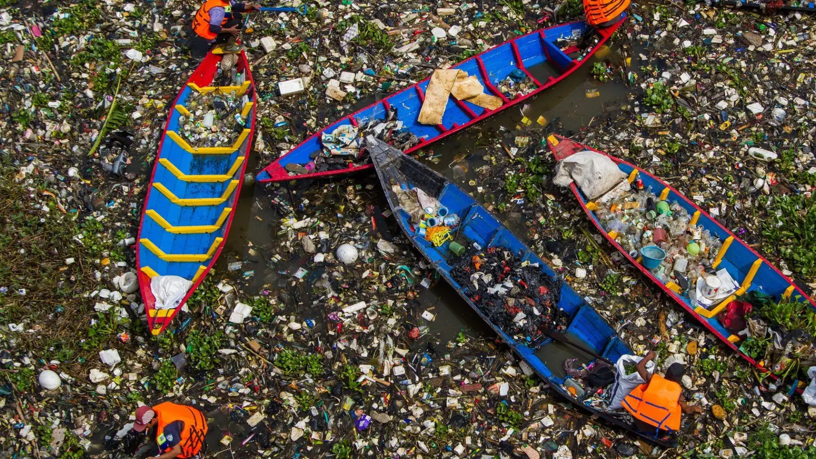 In Ländern wie Indien, wo es oft kein gutes Abfallmanagement gibt, gelangt viel Plastikmüll in die Umwelt. (Foto: Algi Febri Sugita/ZUMA Press Wire/dpa)