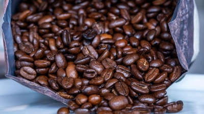 Die Polizei ermittelt nun zu den genauen Umständen der Kaffee-Diebstähle im Landkreis Passau. (Symbolbild) (Foto: Jens Büttner/dpa)