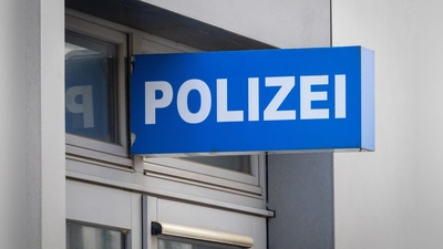 Die Polizei mahnt zur Vorsicht, wenn Internetfreunde plötzlich viel Geld fordern. (Symbolbild) (Foto: Soeren Stache/dpa)