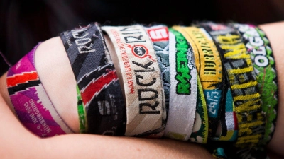 Bock auf Festival? Sagt der Veranstalter das Event kurz vor Beginn ab, ist das für Gäste meist eine Enttäuschung - und kann auch finanziell schmerzhaft sein. (Foto: Rolf Vennenbernd/dpa/dpa-tmn)