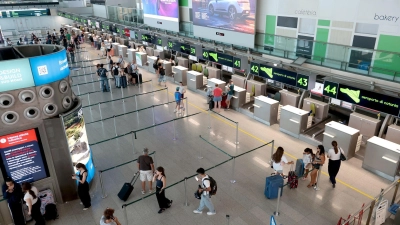Auf der Webseite des Airports auf der Mittelmeerinsel Sizilien werden nur noch wenige Flüge als gestrichen angezeigt. (Archivbild) (Foto: Davide Anastasi/LaPresse via ZUMA Press/dpa)