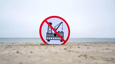 Gegen die geplante Gasförderung vor der Nordseeinsel Borkum gibt es seit Jahren Proteste. (Foto: Sina Schuldt/dpa)