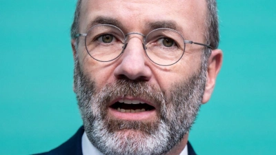 Weber bedauerte, dass sich der proeuropäische Kandidat, der liberale Warschauer Bürgermeister Rafal Trzaskowski, in der Stichwahl nicht habe durchsetzen können. (Archivbild) (Foto: Michael Kappeler/dpa)
