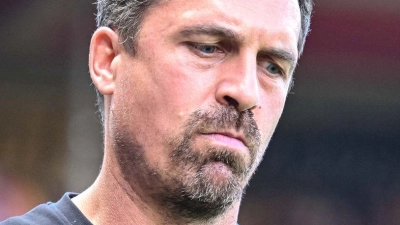 Trainer Thomas Stamm (Dynamo Dresden) reagierte nach dem Heidenheim-Spiel deutlich auf ein Handy-Klingeln. (Foto: Harry Langer/dpa)