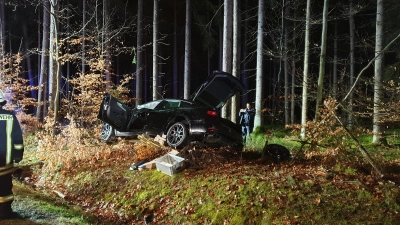 80.000 Euro Schaden: Das ist die Bilanz eines Verkehrsunfalls bei Thürnhofen. (Foto: Feuerwehr Feuchtwangen/Stefan Tank)