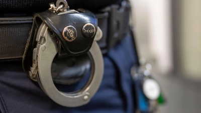 Bei der Demontage der Bahnschranke wurde auch deren Mechanik beschädigt. (Symbolbild) (Foto: Peter Kneffel/dpa)