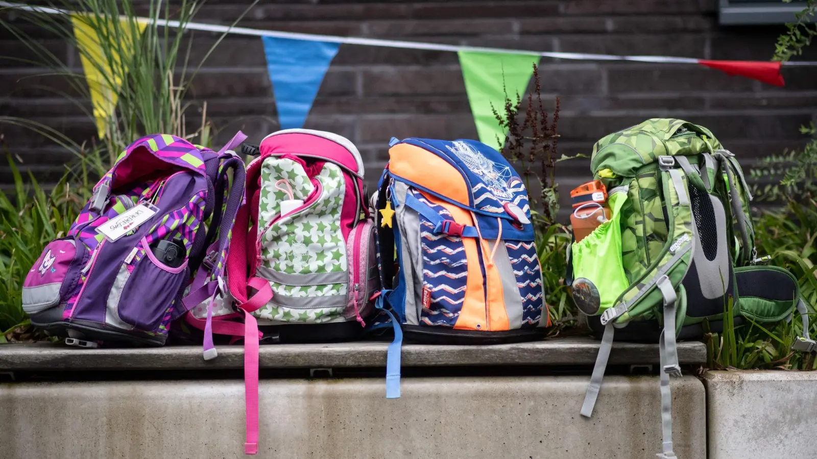 Der anstehende Schulstart lässt im Handel die Kassen klingeln. (Foto: Bernd Thissen/dpa)