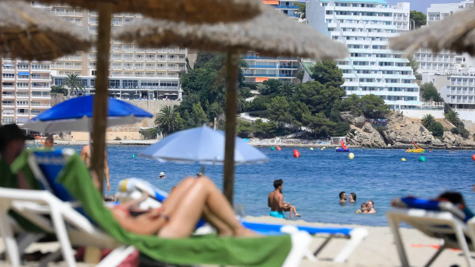 Ob Strand oder Berge: Die Deutschen wollen selbst bestimmen, wie sie ihren Urlaub verbringen. (Symbolbild) (Foto: Clara Margais/dpa/dpa-tmn)