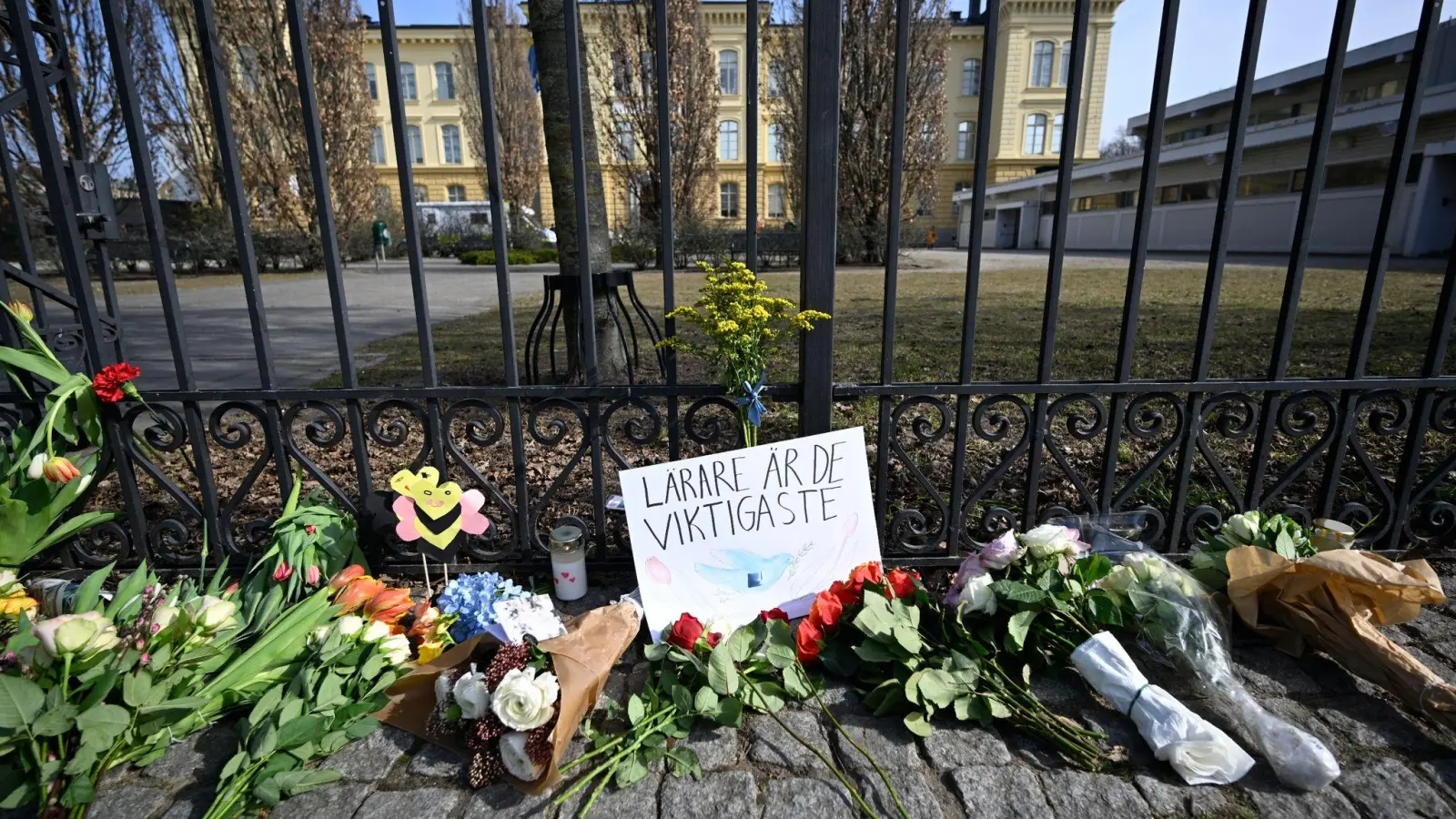 Gedenken an die Opfer der Gewalttat in Malmö. (Foto: Johan Nilsson/TT News Agency/AP/dpa)