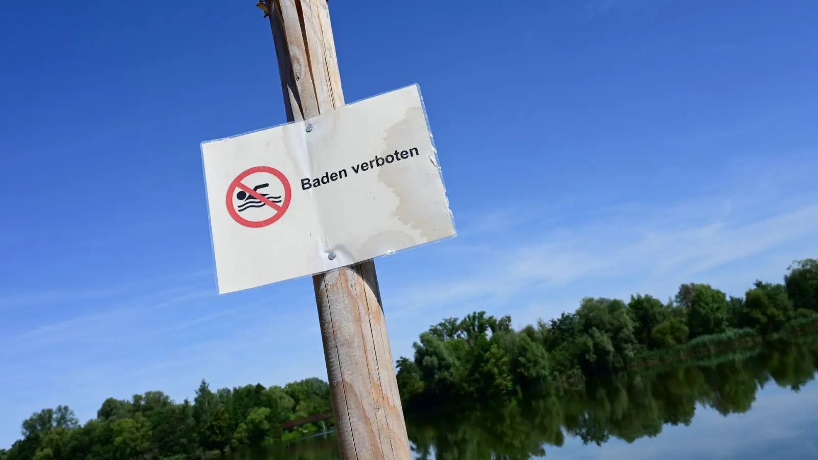 Wer im Rothsee badet, riskiert Durchfall und Ausschlag. (Archivbild)  (Foto: Uwe Zucchi/dpa)