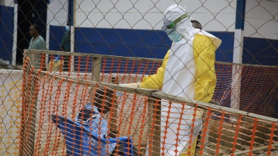 Die Nachverfolgung von Kontakten ist in der Ebola-Bekämpfung elementar. (Foto: Sebastien Kitsa Musayi/AP/dpa)