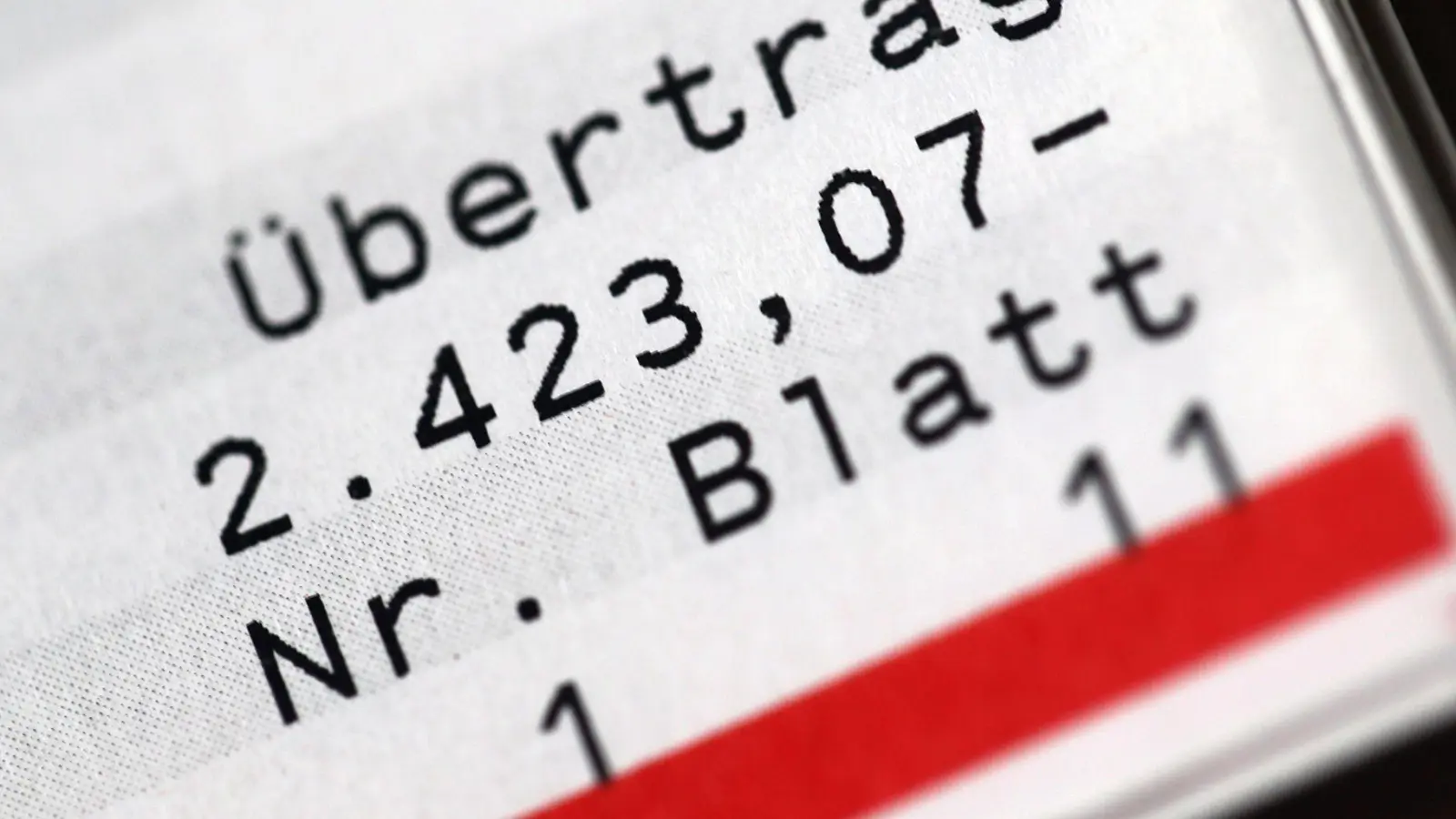 Trotz Kontoüberziehung: Banken müssen ein vorhandenes Girokonto auf Wunsch in ein P-Konto umwandeln. (Foto: Mascha Brichta/dpa-tmn)