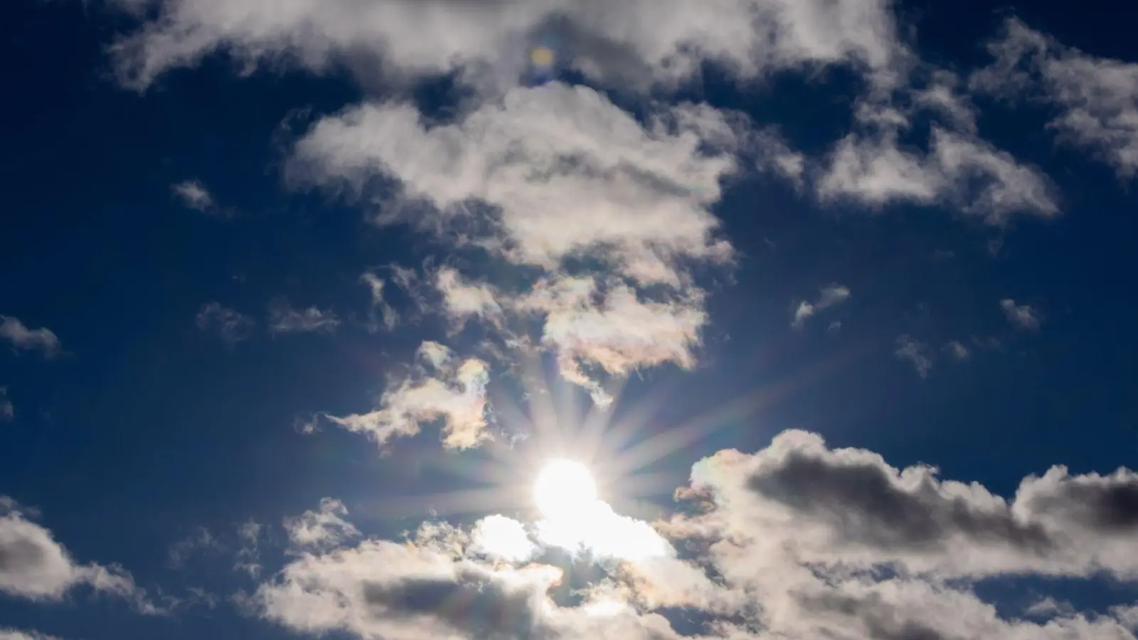 In Bayern klart es wieder auf - und es wird sonnig. (Foto: Rolf Vennenbernd/dpa)