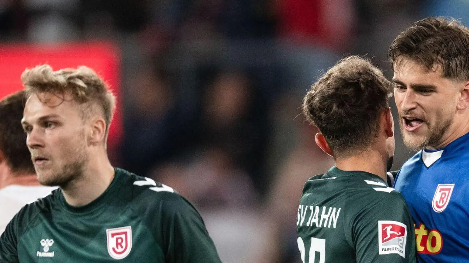 Trotz feststehendem Abstieg nach dem Remis in Köln zieht Regensburg auch Positives aus dem Spiel.  (Foto: Marius Becker/dpa)