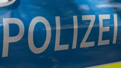 Die Polizei will herausfinden, wie das Auto damals in den Lech geraten war. (Symbolbild) (Foto: Daniel Vogl/dpa)
