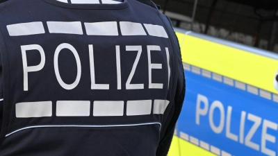 Die Polizei startete eine großangelegte Fahndung nach dem Notruf des 12-Jährigen. (Symbolbild)  (Foto: Bernd Weißbrod/dpa)