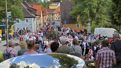 Der Posaunenchor begleitet den feierlichen Kirchweihauszug. (Foto: Rainer Weiskirchen)