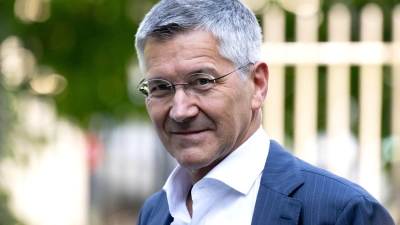 Bayern-Präsident Herbert Hainer zeigt sich sehr angetan vom bisherigen Saisonverlauf der Münchner.  (Foto: Sven Hoppe/dpa)