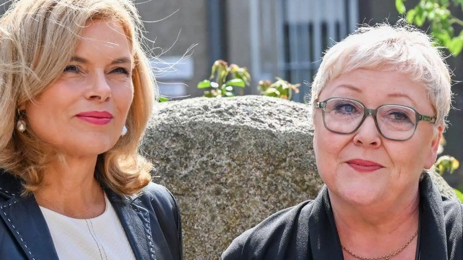 Bundestagspräsidentin Julia Klöckner nahm den Bericht der SED-Opferbeauftragten bei einem Besuch in der ehemaligen Gedenkstätte Hohenschönhausen entgegen. (Foto: Jens Kalaene/dpa)