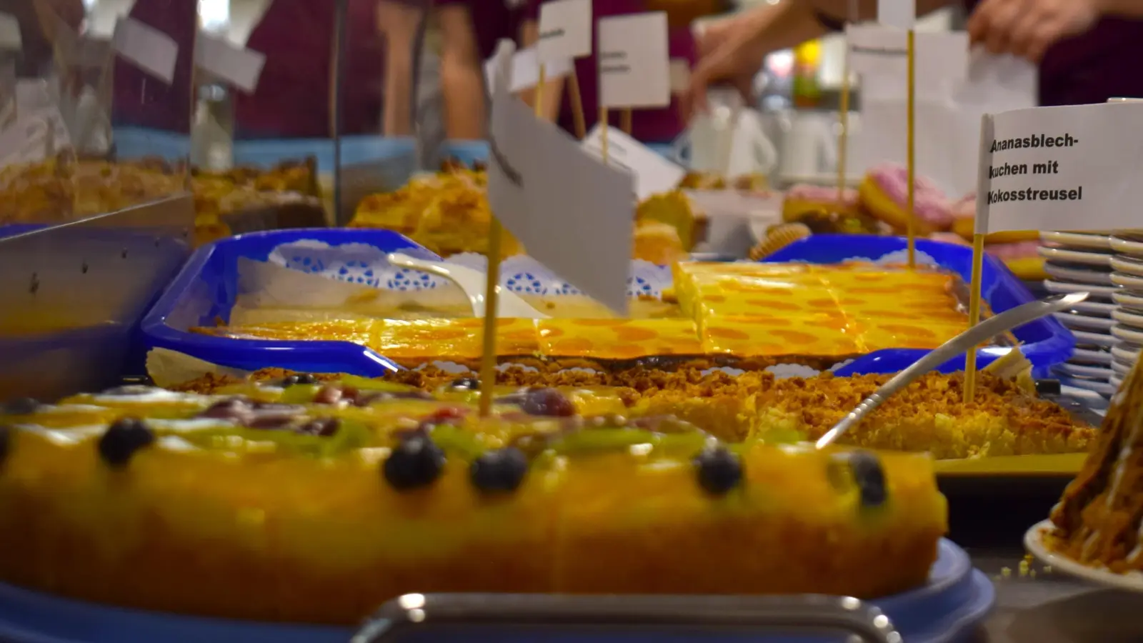 Natürlich laden auch süße Gaumenfreuden zum Ausprobieren ein. (Foto: Christina Özbek)