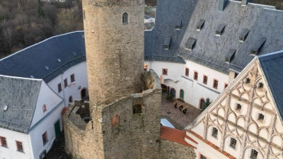 Blick auf Burg Scharfenstein. Am 26. Dezember öffnet ein nachgebauter Stollen für Besucher. In den verschlungenen Gängen können Kinder klettern, kriechen und rutschen. (Foto: Hendrik Schmidt/dpa/dpa-tmn)